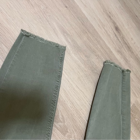 LOFT Curvy High Waist Distressed Skinny Crop Jean - Picture 4 of 6